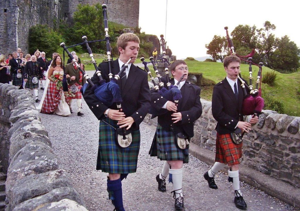 wedding walk with bagpipes