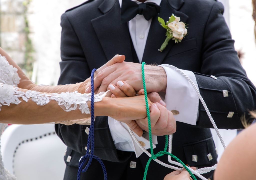 Handfasting ceremony with nautical rope